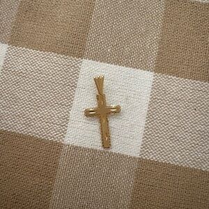 EUC 14k gold cross pendant